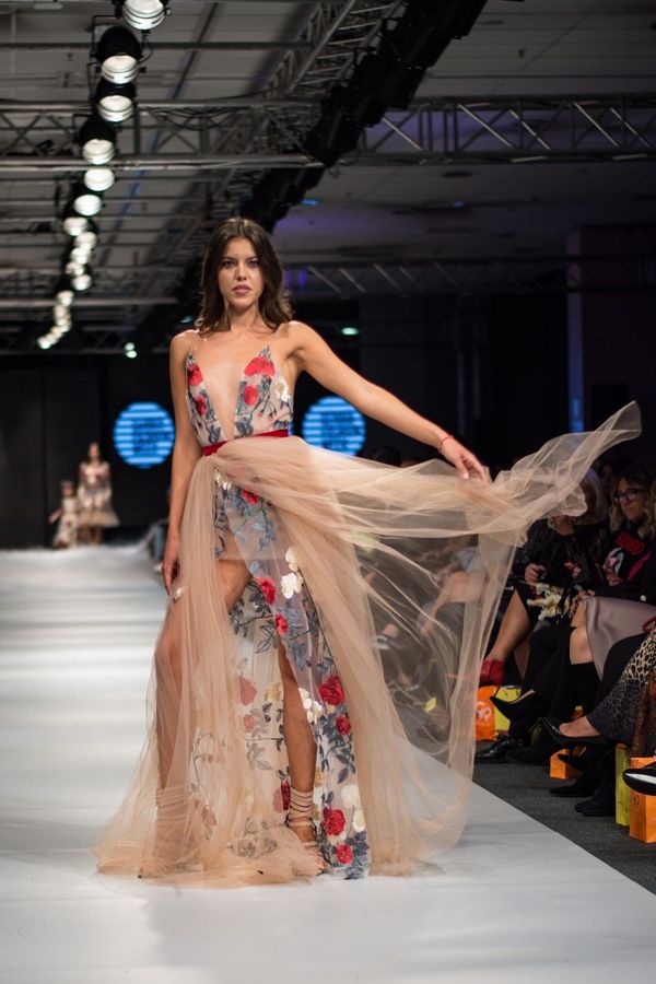 DRUGO VEČE SERBIA FASHION WEEK-a: Glamur na grandioznoj pisti